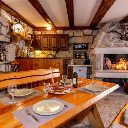 Hébergement de vacances Stone House Nikola With Heated Pool Bast