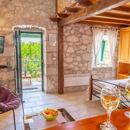 Hébergement de vacances Stone House Nikola With Heated Pool *