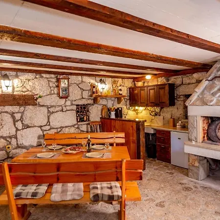 Stone House Nikola With Heated Pool Hébergement de vacances