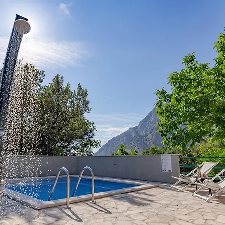 Hébergement de vacances Stone House Nikola With Heated Pool Bast