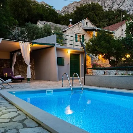 Stone House Nikola With Heated Pool Hébergement de vacances Bast