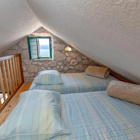 Hébergement de vacances Stone House Nikola With Heated Pool