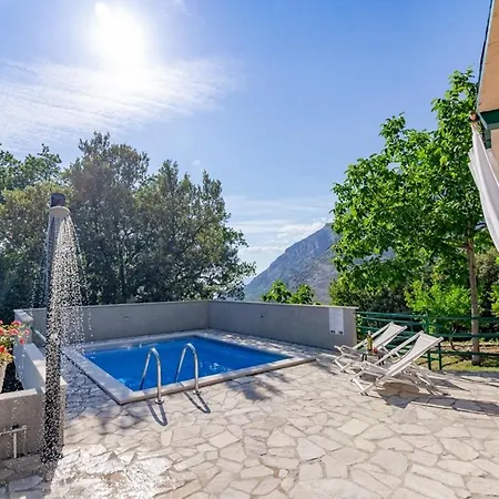 Stone House Nikola With Heated Pool Hébergement de vacances Bast