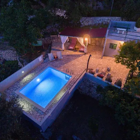 Hébergement de vacances Stone House Nikola With Heated Pool