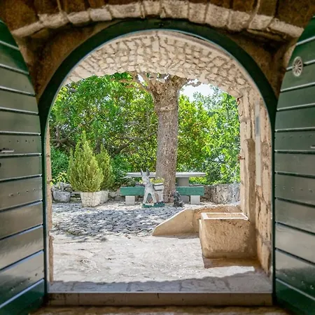 Hébergement de vacances Stone House Nikola With Heated Pool *