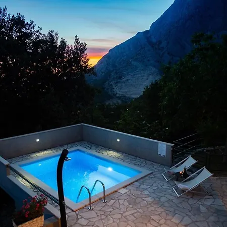 Hébergement de vacances Stone House Nikola With Heated Pool Bast