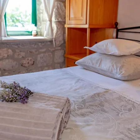 Stone House Nikolina With Heated Pool 別荘 Bast