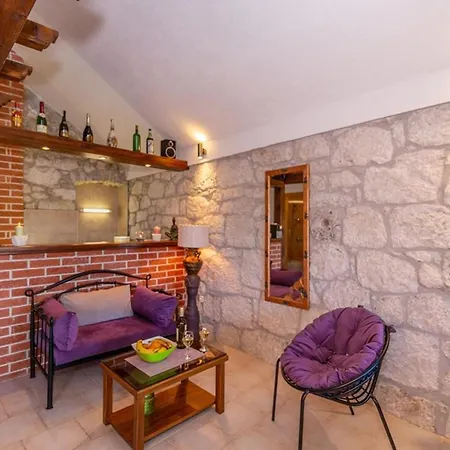 Stone House Nikolina With Heated Pool 別荘 Bast