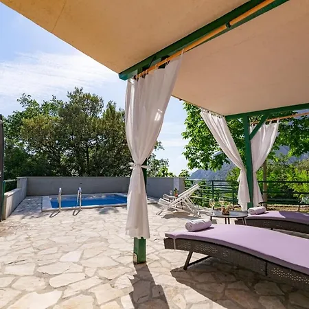 別荘 Stone House Nikolina With Heated Pool *