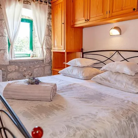 Stone House Nikolina With Heated Pool 別荘 Bast