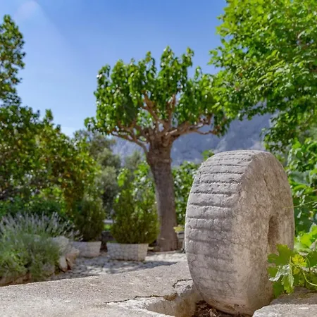 別荘 Stone House Nikolina With Heated Pool *