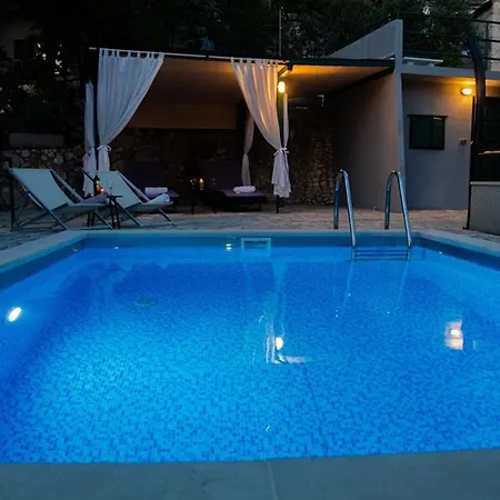 Stone House Nikolina With Heated Pool 別荘