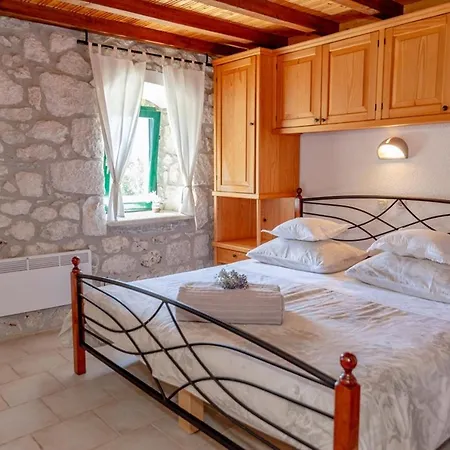 Stone House Nikolina With Heated Pool